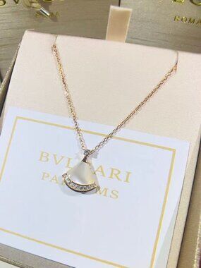 Bvlgari silver necklace with diamonds